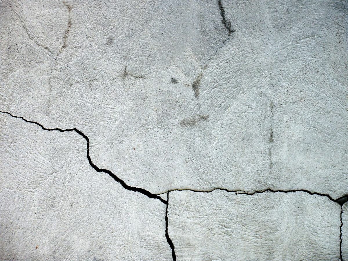 house foundation concrete cracked